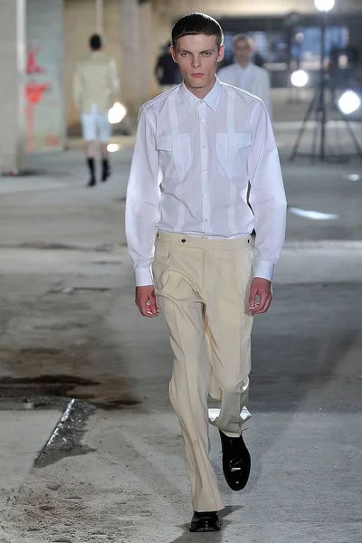 Look 11